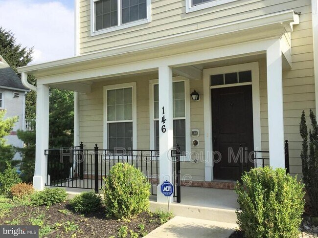 Foto del edificio - 146 Linden Pl