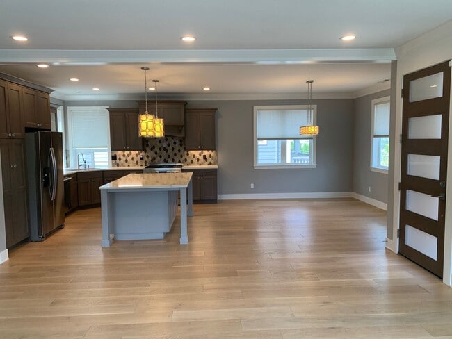 Building Photo - Montavilla Four Bedrooms, Four Bathrooms H...