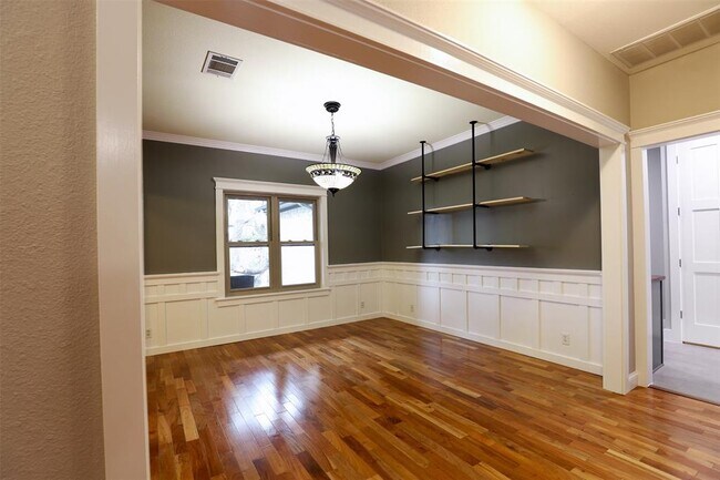 Building Photo - 8205 Mescalero Dr