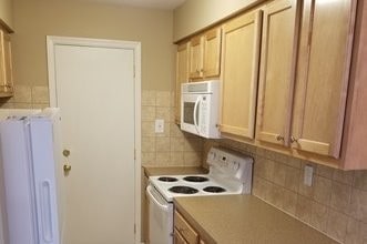 Fotografía del edificio - 740 Sweinhart Rd