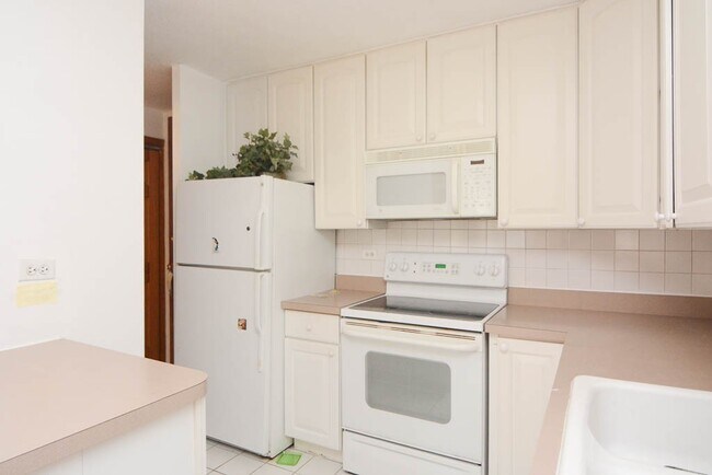 Foto del edificio - 5100 N Marine Dr