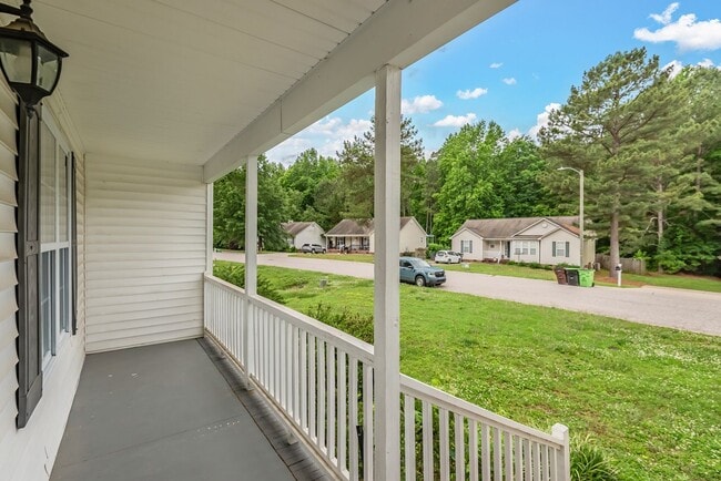Building Photo - 220 Wood Green Dr