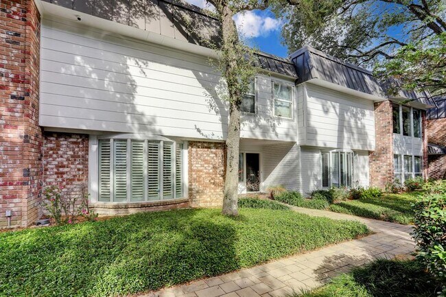 Foto del edificio - 8948 Chatsworth Dr