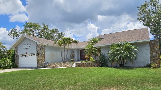 Foto del edificio - 2210 Bayou Dr