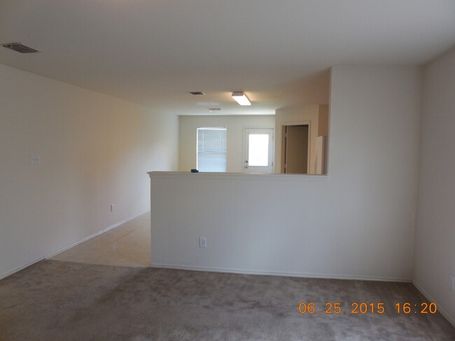 Building Photo - Cozy 3/2/2 in Crowley right off 1187