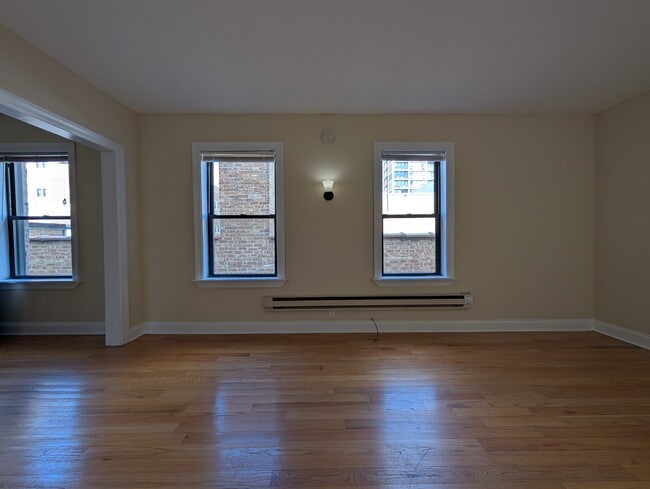 Building Photo - 1347 N Dearborn St