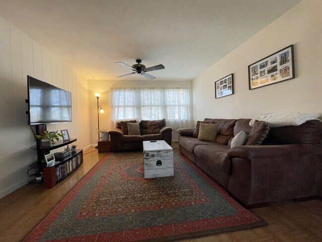 Sala de estar - 3392 Howlett Hill Rd