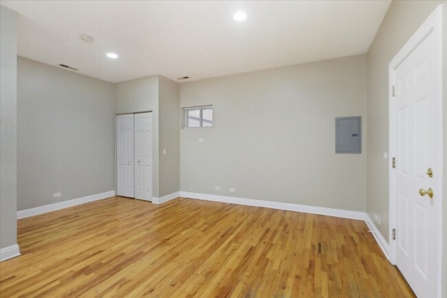 Building Photo - 1638 W Warren Blvd