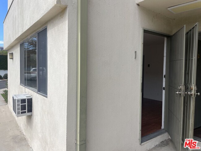 Foto del edificio - 1150 N Commonwealth Ave