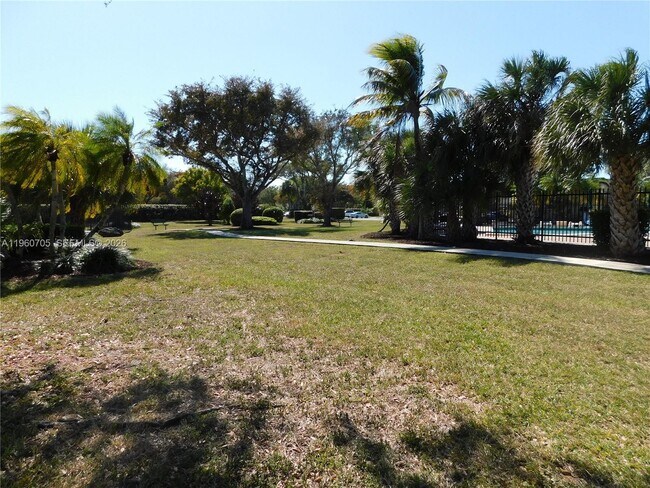 Foto del edificio - 14211 Kendale Lakes Cir