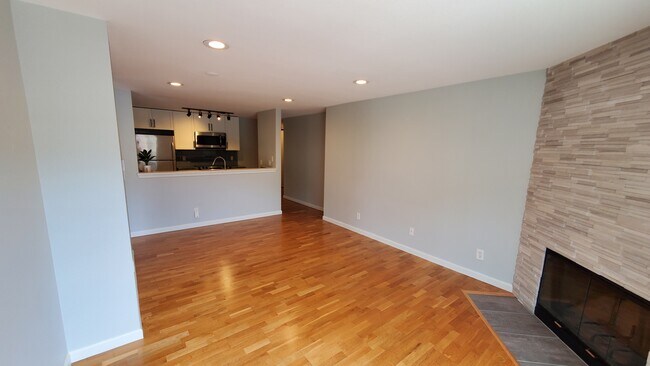 Foto del edificio - 3045 20th Ave W