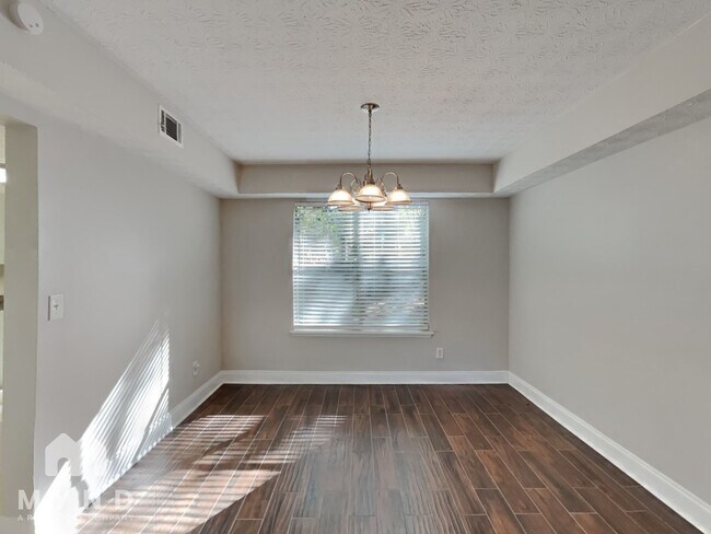 Foto del edificio - 255 Marcliff Ct