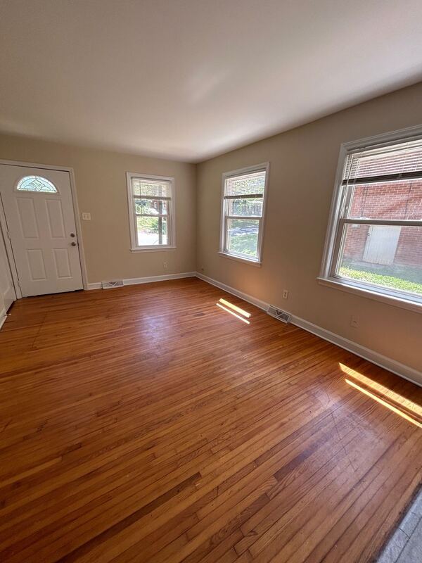 Photo - 717 Crater St House