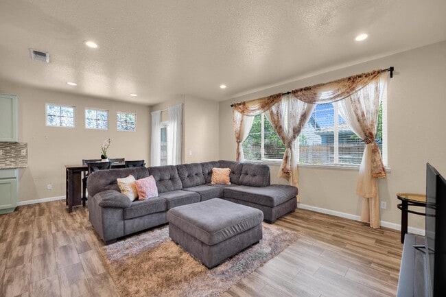 Foto del edificio - 3355 Seymour Ct