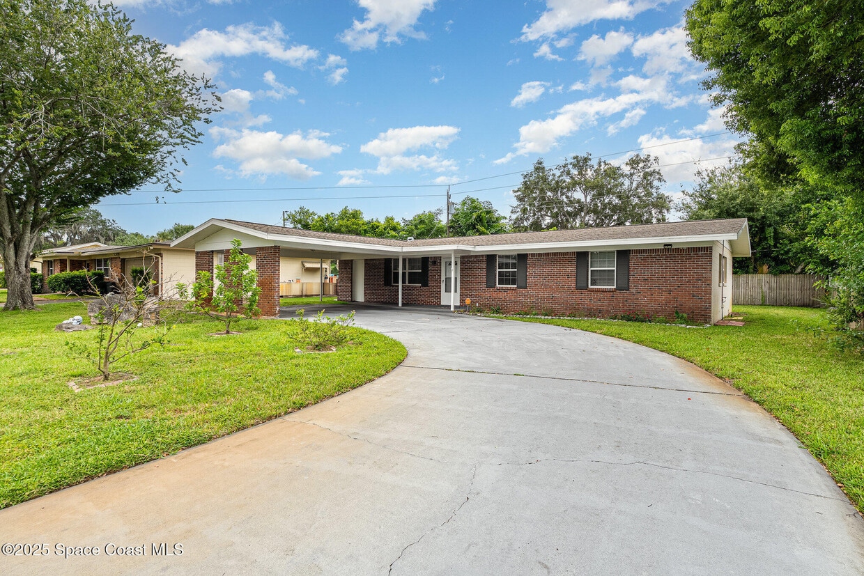 Primary Photo - 1707 N Eden Cir