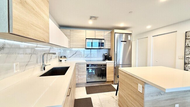 Foto del edificio - 16385 Biscayne Blvd