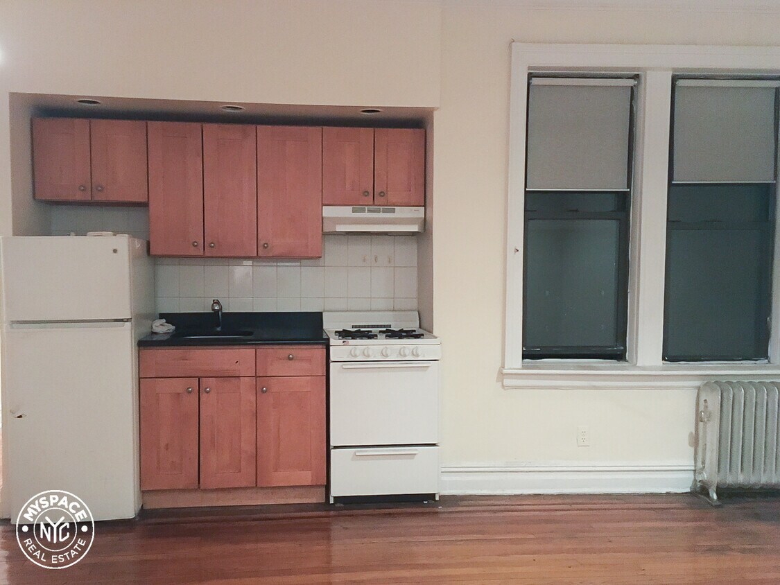 Primary Photo - 350 7th St