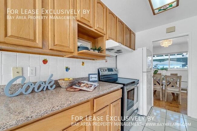 Building Photo - 1210 Sleepy Hollow Ln