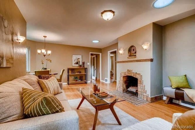 Foto del edificio - Live in the heart of coveted Bonnie Brae.