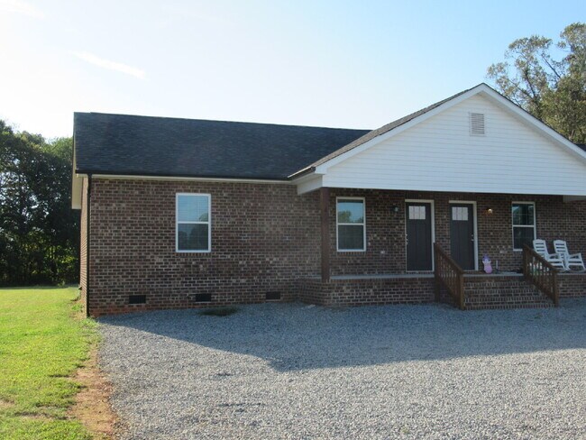 Building Photo - Great Rental in Western Lincoln County!