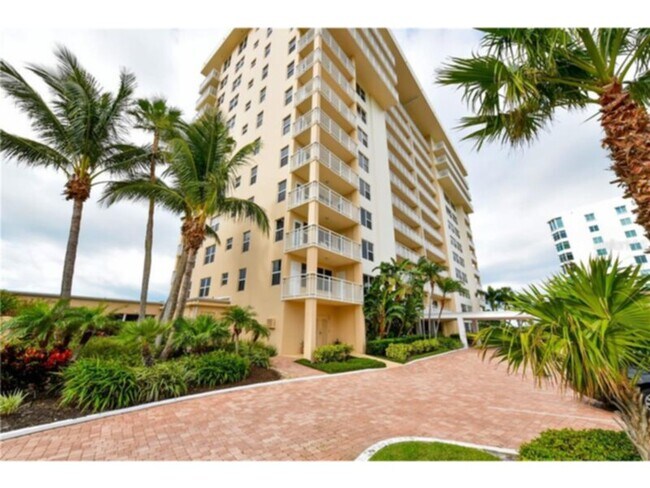 Building Photo - Newly listed 2 bedroom condo on the beach!