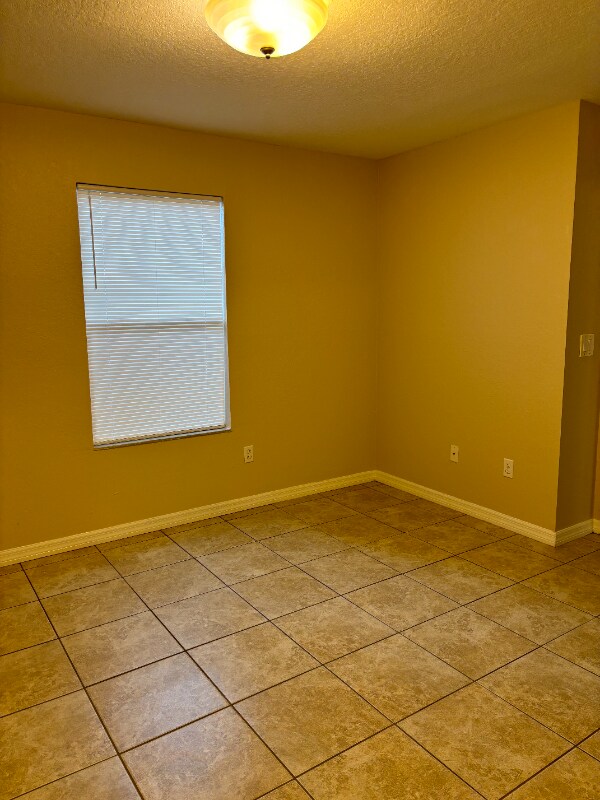 Building Photo - 827 Camargo Way