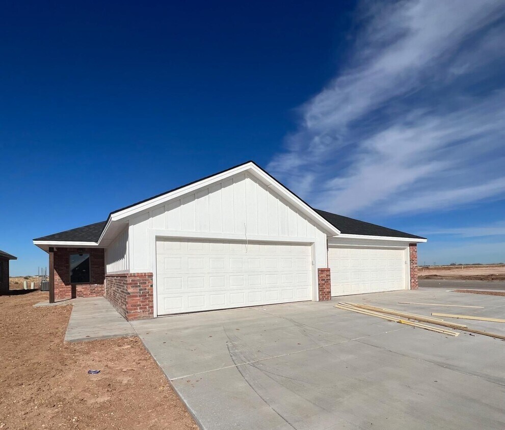 1407 17th St, Shallowater, TX 79363 Townhome Rentals in Shallowater