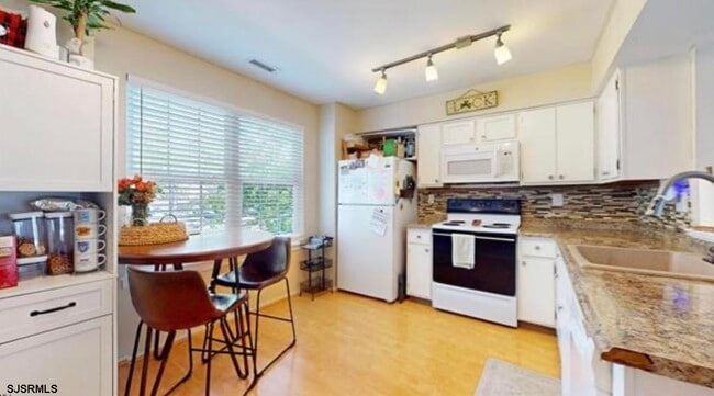 Building Photo - 35 Waterview Dr
