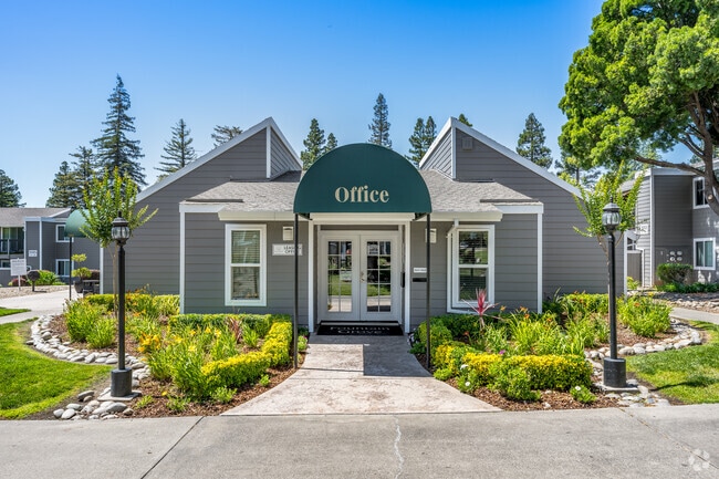Building Photo - Fountain Grove
