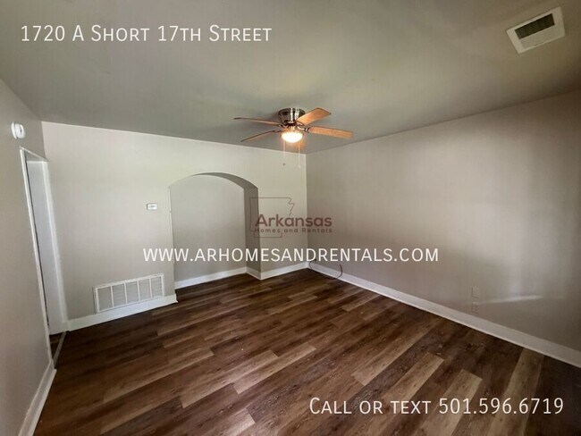 Foto del edificio - 1720 W Short 17th St