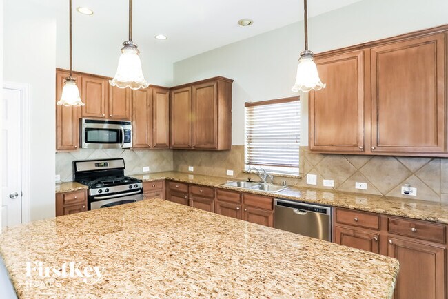 Building Photo - 324 Highland Fairway Ln