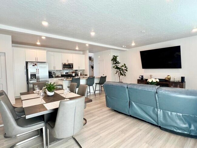 Foto del edificio - 919 W Lucky Clover Dr