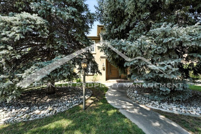 Foto del edificio - Luxury Meets Location – Impeccable 5BR Hom...