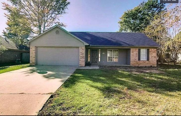 Primary Photo - 27 Green Oak Cir