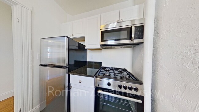 Foto del edificio - 78 Brainerd Rd