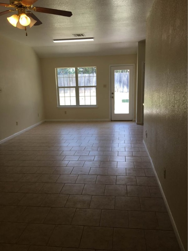 Building Photo - 1096 Squire Dr