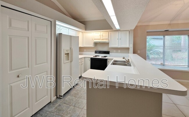 Building Photo - 1110 Radis Pl