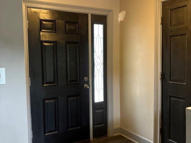 Building Photo - 1562 Linksview Close