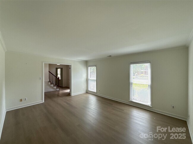 Foto del edificio - 9909 Elm Creek Ln