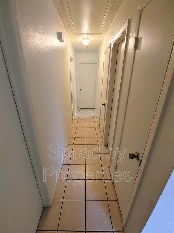 Building Photo - 405 Cheyenne Dr