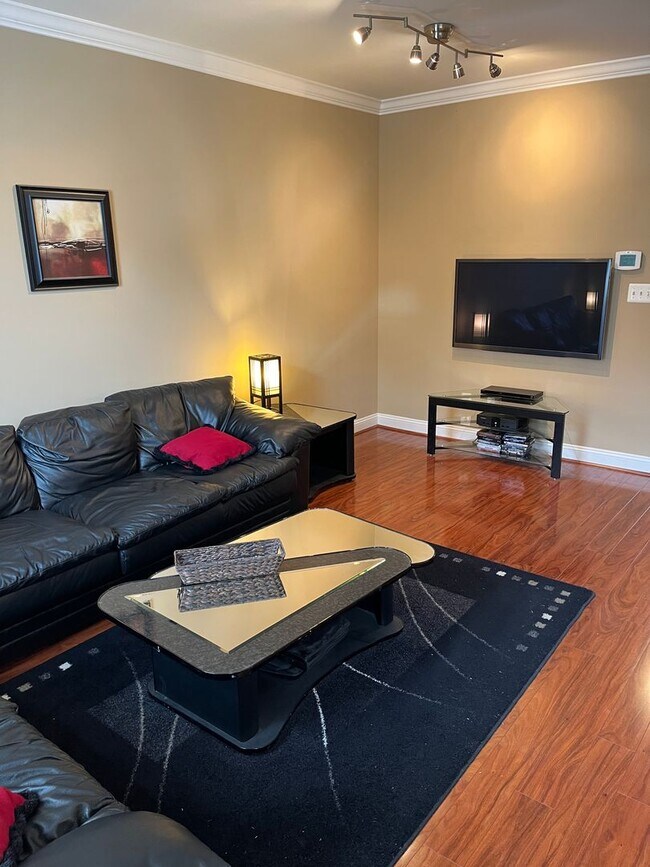 Building Photo - 3BR Townhome in Abingdon: Deck, Assigned Parking, Pool, Gym + W/D