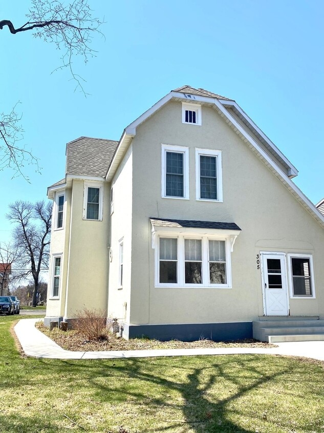 Foto principal - 305 8th Ave S