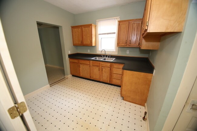 Building Photo - 4BD/1.5BA Single Family Home