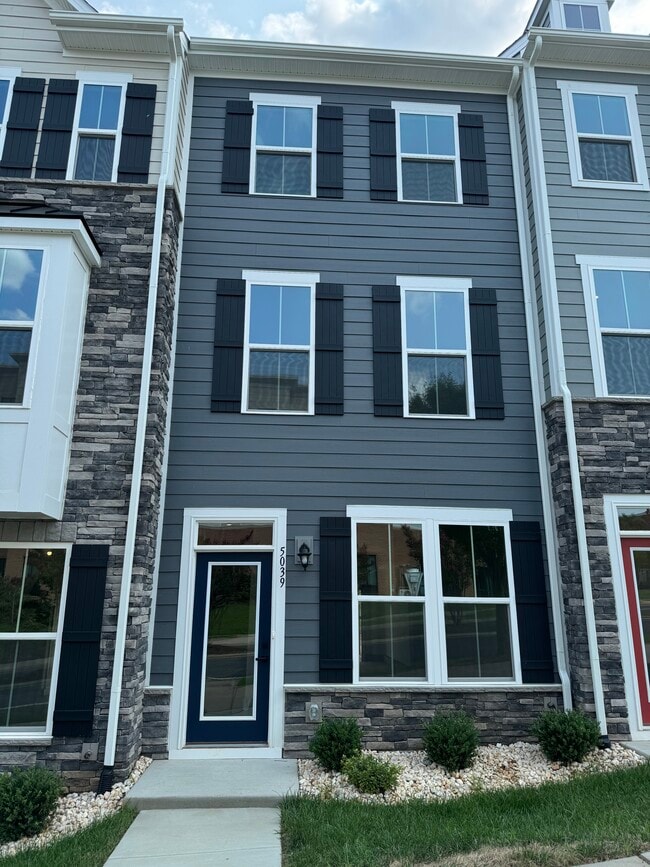 Front Exterior - 5039 Orchid Bnd