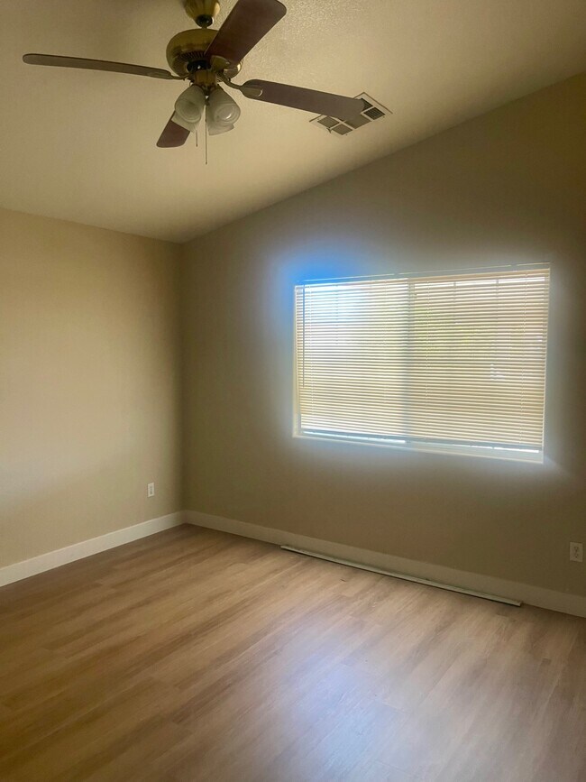 Foto del edificio - 5424 Eagle Claw Ave