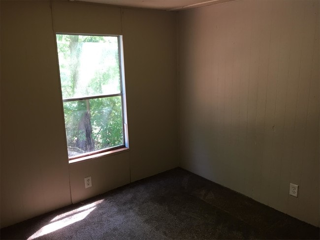 Building Photo - 6702 Skyview Dr SE