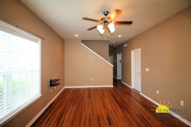 Building Photo - Beautiful 3 Bedroom Townhouse in Fort Walton