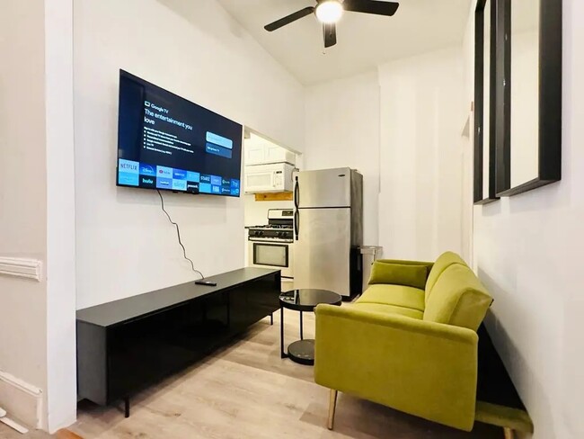 Foto del edificio - Furnished room/NOT APARTMENT