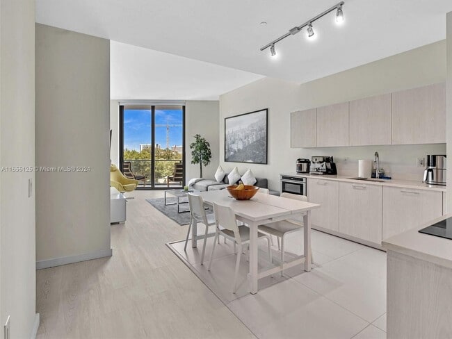 Foto del edificio - 501 NE 31st St