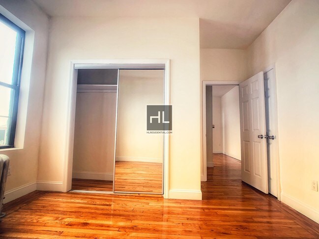 Foto del edificio - 2 BEDROOM/ ASTORIA /34 STREET